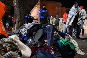 EN FOTOS: voluntarios de la ciudad texana de El Paso acogen a migrantes en sus propias casas