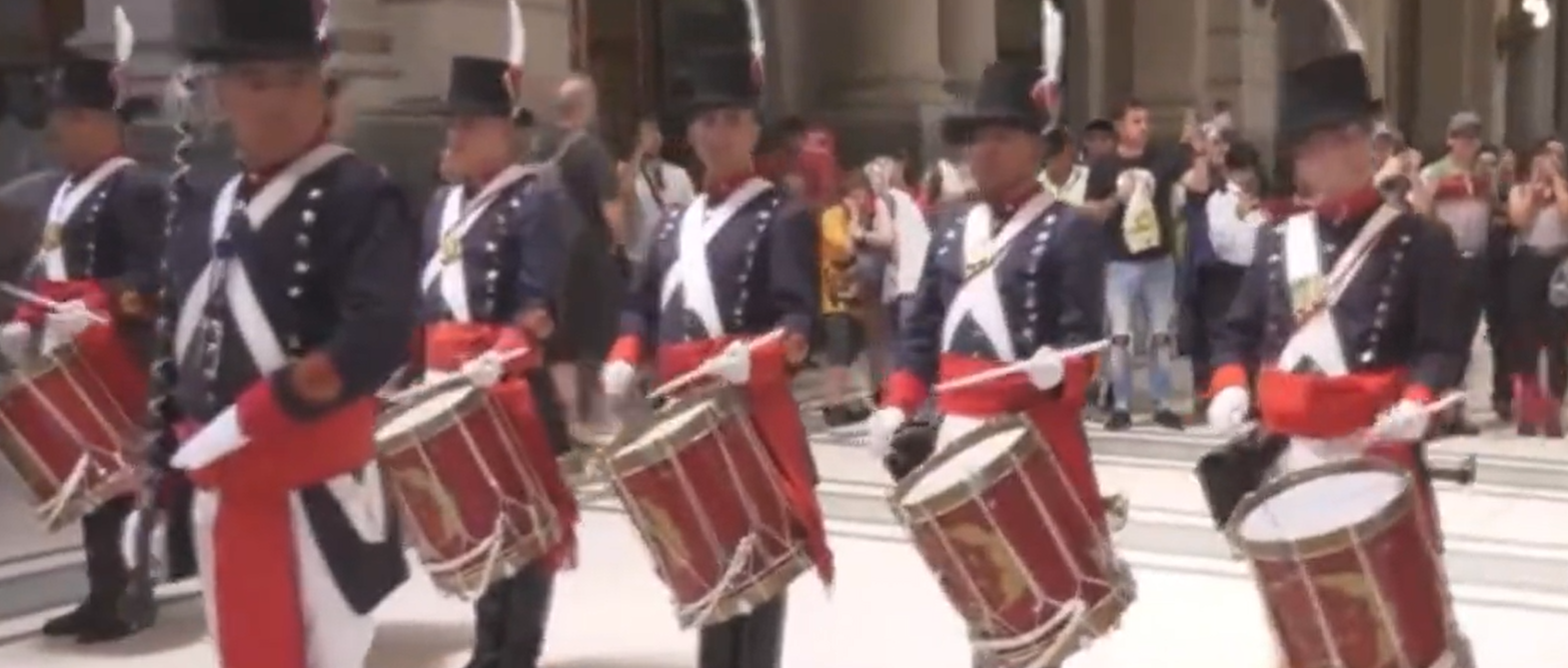 “Música y emoción”: La presentación del Regimiento de Patricios en honor al triunfo argentino (VIDEO)