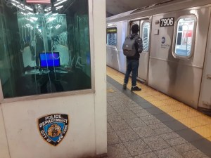 Misterio en Nueva York por el hallazgo de un cadáver con cortes en el Metro