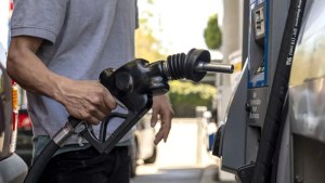 Los precios de la gasolina en EEUU son ahora más bajos que hace un año