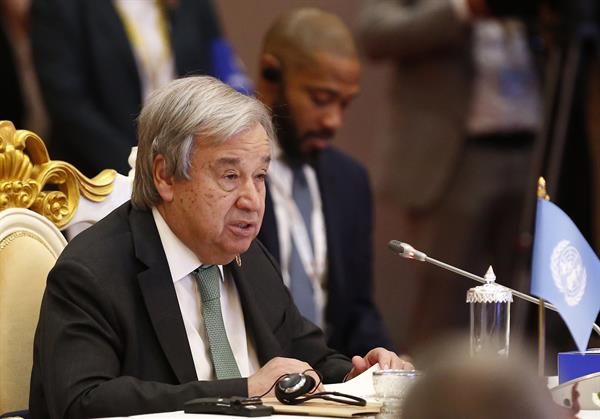 Jefe de ONU acusa a petroleras de propagar una “gran mentira” sobre su papel en cambio climático
