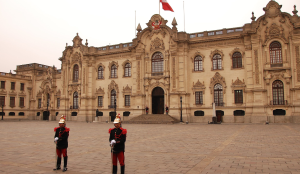 En un lustro, Perú ha visto pasar a cinco presidentes, varios caídos por destitución