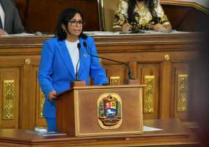 Infobae: El poder de Delcy Eloína Rodríguez crece de la mano del principal recurso de Venezuela