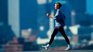 Cuántos pasos por día se deben caminar para estar saludable, según expertos de Harvard