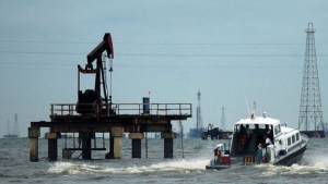 Venezuela Nov oil output falls to 716,000 b/d: Sources