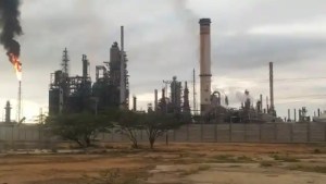 Fuel production started at the Cardón refinery while Amuay waits for two electrical equipment
