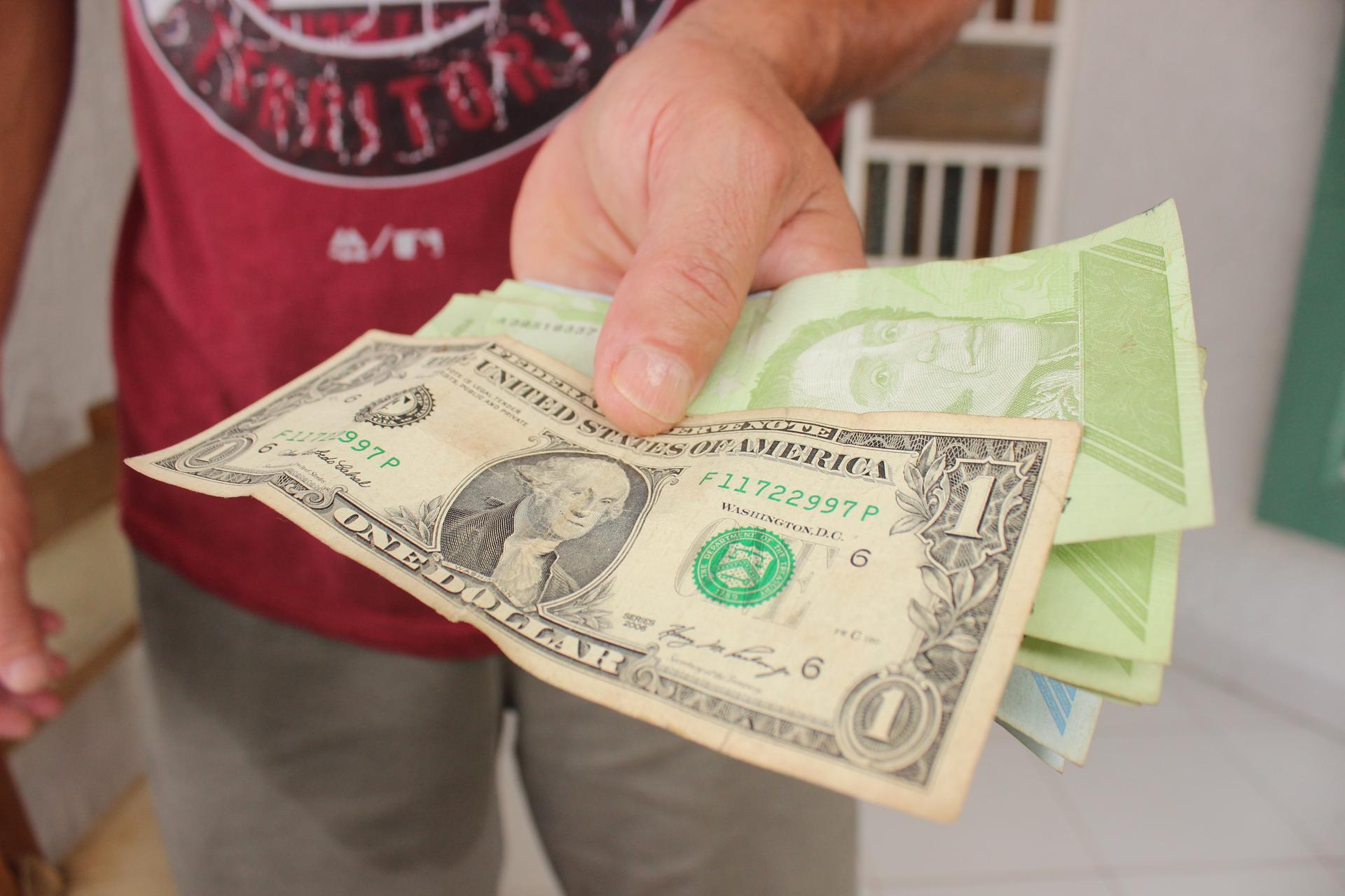 El dólar oficial sigue imparable tras superar la barrera de los 17 bolívares