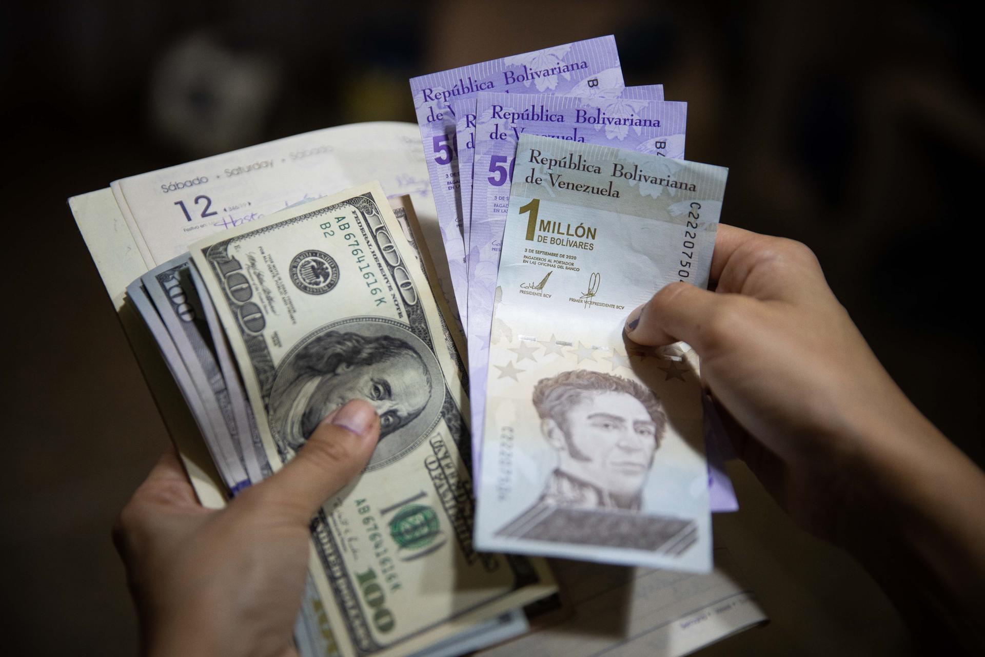 Sigue la devaluación: precio del dólar oficial superó la barrera de los 18 bolívares