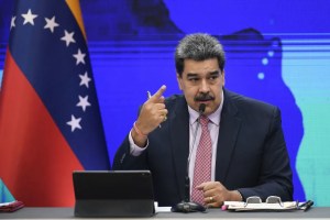 Maduro Orders Economic Team to Defend Sliding Venezuela Currency