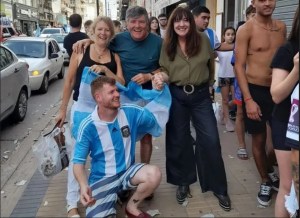 A 36 años, un grupo de amigos repitió la misma foto que se sacó cuando Argentina salió campeón en 1986