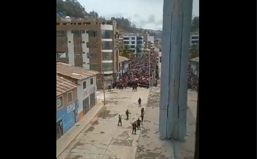Funeral de dos manifestantes peruanos terminó en disturbios (Videos)