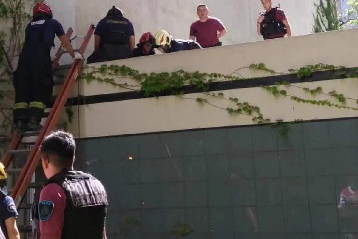 Paranoia, drogas y amenazas: las dudas detrás del caso de la venezolana que cayó de un cuarto piso en Argentina
