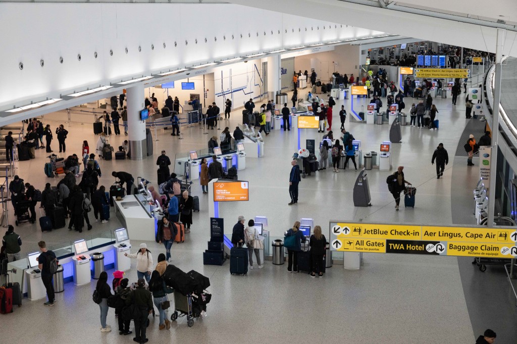 Caos por retrasos de vuelos en EEUU va en aumento, pese al restablecimiento del tráfico aéreo