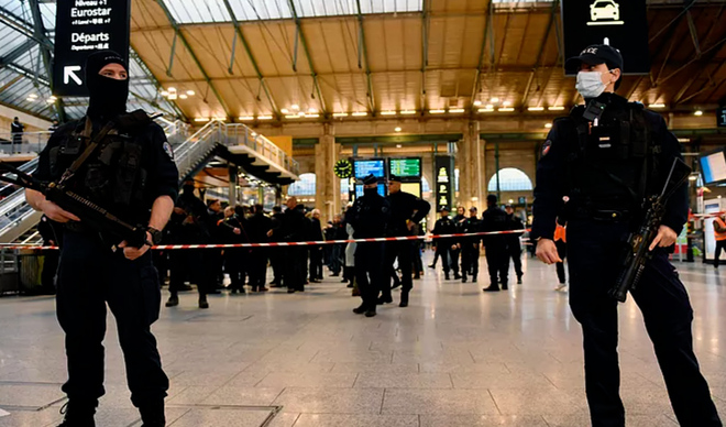 Pánico en París: ataque armado en la estación de trenes más grande de Europa dejó al menos seis heridos