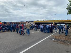 Trabajadores de Sidor cumplen tercer día de protestas exigiendo mejoras salariales