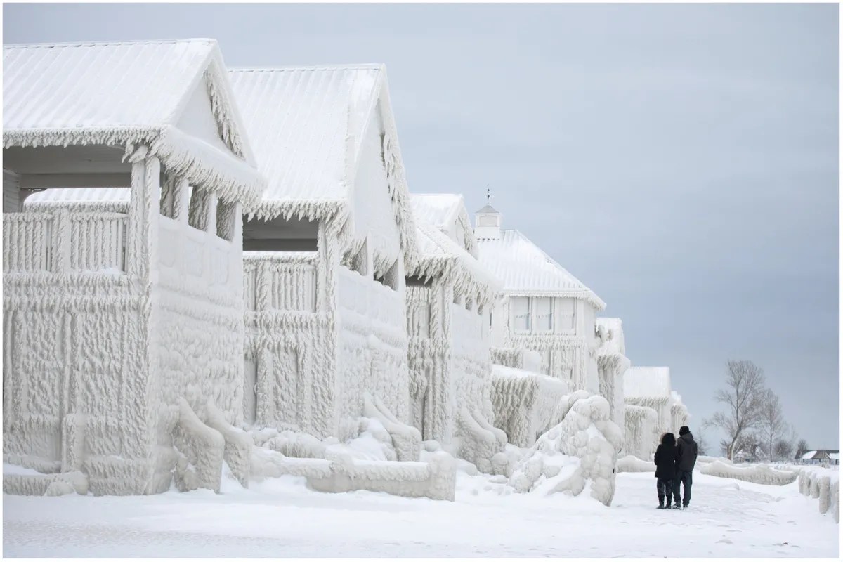 El pueblo que se congeló en Canadá por la tormenta invernal Elliot (FOTOS)