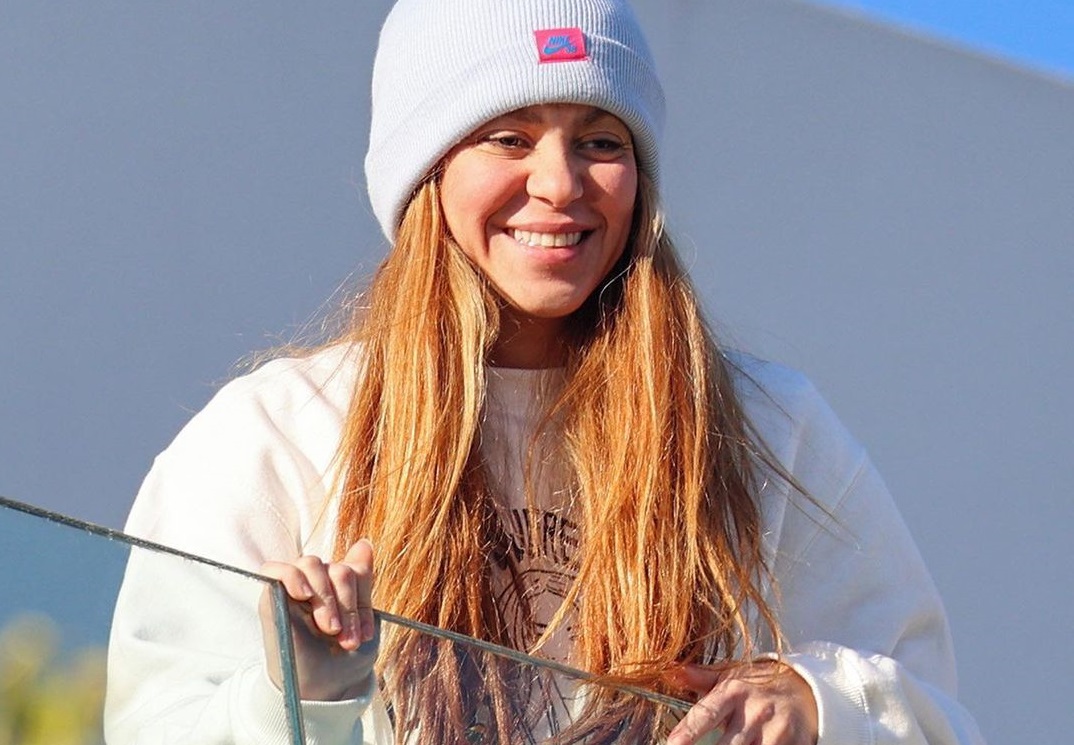 Shakira luce un suéter con la frase más famosa de su canción con Bizarrap (Fotos)