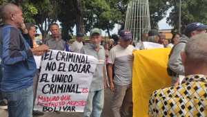 “Criminal no es el dólar, criminal es Maduro”: en Vargas alzaron la voz ante la crítica situación económica #6Ene (Imágenes)