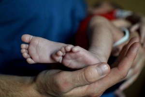 Bebé de un mes murió tras sufrir graves quemaduras con agua hirviendo en Anzoátegui
