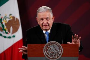 Presidente de México ve positiva la nueva política migratoria de EEUU