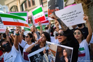 Países de la UE adoptan nuevas sanciones a Irán por represión a protestas
