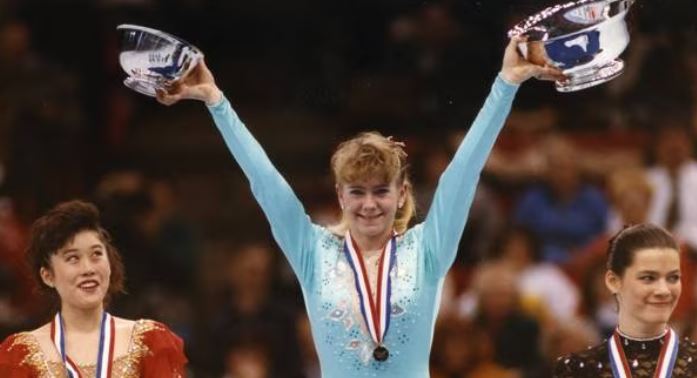 Quién es Tonya Harding, la patinadora acusada de lastimar a su rival para coronarse campeona