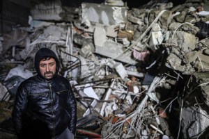 Más de 8 mil personas rescatadas de los escombros del terremoto en Turquía