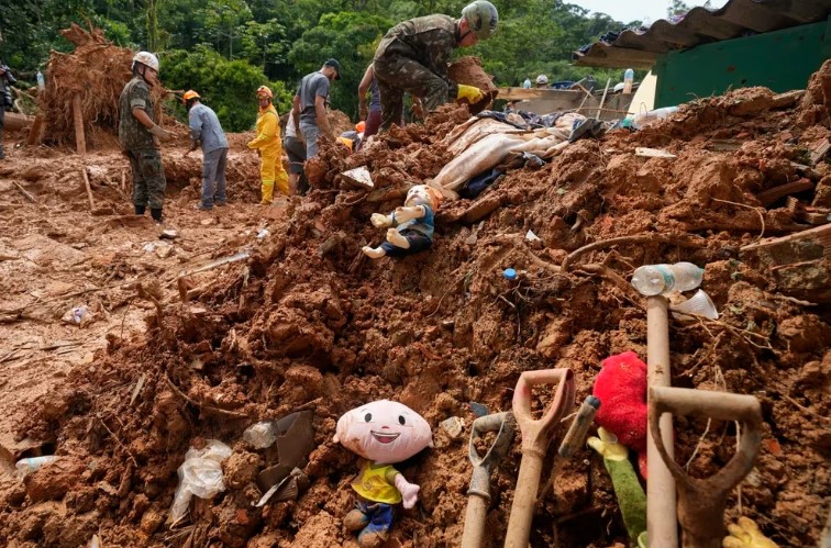 Los deslizamientos de tierra y las muertes en Sao Paulo son la caja de Pandora de los problemas brasileños