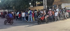 En Barinas, la marcha de docentes llegó al Idenna: “¿Y los derechos de nuestros hijos, dónde están?”