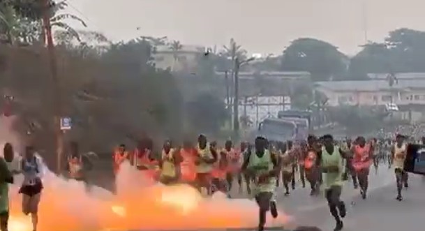 Tragedia en Camerún: al menos 19 atletas heridos tras varias explosiones durante una carrera (Video)