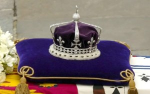 Reina consorte Camila llevará la corona de la reina María para su coronación