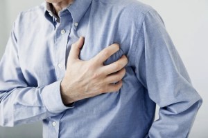 Este es el síntoma que se manifiesta una semana antes de tener un infarto