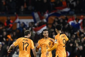 Países Bajos enderezó su rumbo hacia la Eurocopa a costa de Gibraltar