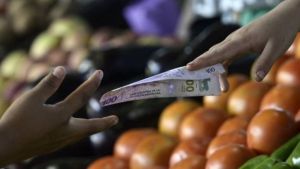 Argentina salió de la “hiperinflación” hace 30 años: cuán factible sería recurrir a la misma solución actualmente