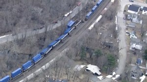 Aumentan los incidentes en EEUU: Tren con contenedores de basura descarriló en Massachusetts