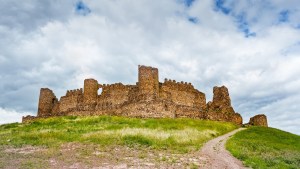 Ponen a la venta un castillo medieval por 1 euro… pero con una condición
