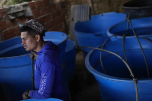 Conseguir agua potable, una lucha para muchos de los pobres en Venezuela
