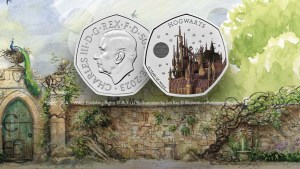 Reino Unido acuña monedas con imagen de Hogwarts por el 25 aniversario de Harry Potter (FOTOS)