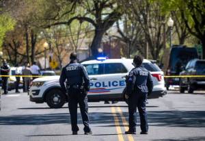Tiroteo en Washington: Ataque armado frente a funeraria dejó un muerto y tres heridos
