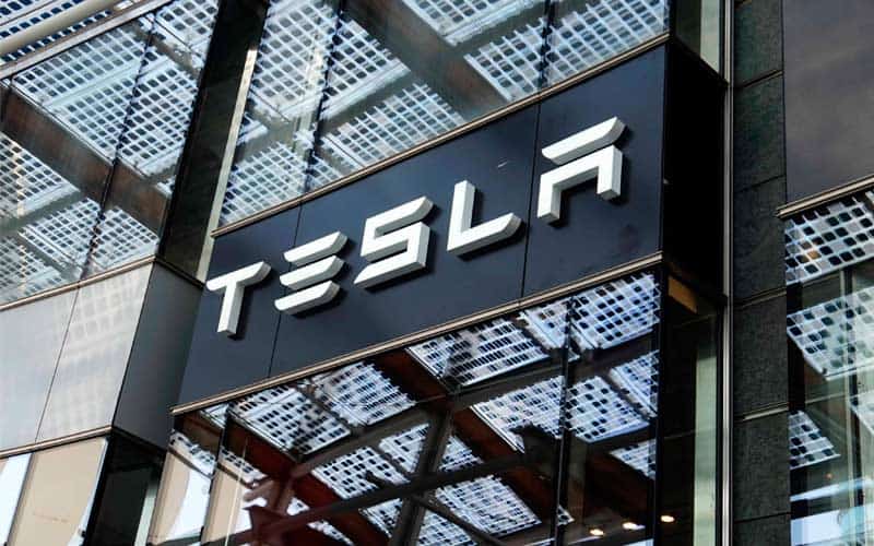 Tesla bate un récord trimestral en ventas y producción de autos eléctricos