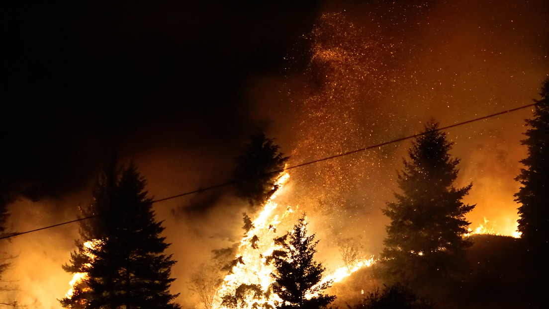 EN VIDEOS: Incendios forestales se salen de control en Canadá