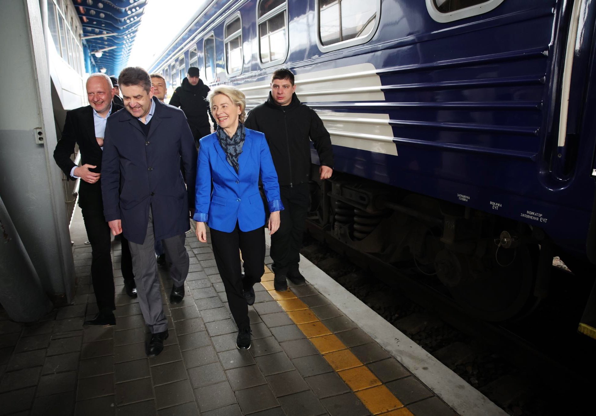 Von der Leyen llega a Ucrania para “preparar el terreno” de la adhesión a la UE (VIDEO)