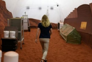 Kelly Haston, la famosa bióloga que se dispone a pasar un año en Marte
