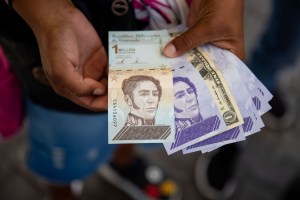 Chavismo dice que se “debería” completar el pago de bonos y cestatickets aumentados el #15May