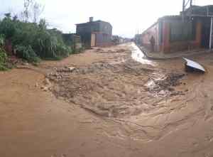 Lluvias en Barinas provocaron deslave que puso en riesgo a vecinos de Don Samuel