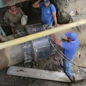 Continúa la contingencia en Mérida por reparación de tubería matriz de agua potable