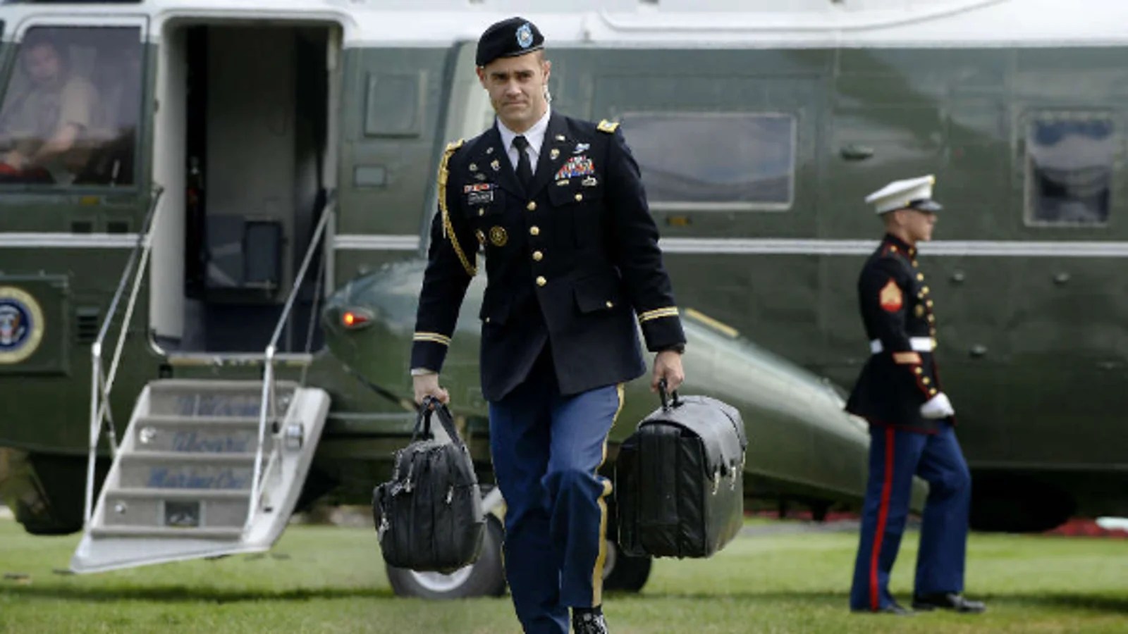 El maletín nuclear de Biden: ni tiene un botón rojo ni esconde sofisticada tecnología militar