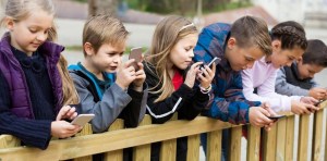 El pueblo que prohibió los celulares a los menores de 12 años