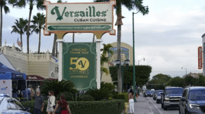Versailles, el icónico restaurante cubano de Miami, fue incluido en la Guía Michelin
