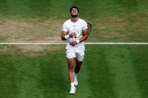 Alcaraz avanzó con claridad a su primera semifinal de Wimbledon